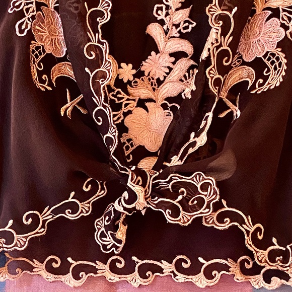 πΊπHPππΊ NWOT Stunning Black Silk Embroidered Topper - Picture 5 of 16